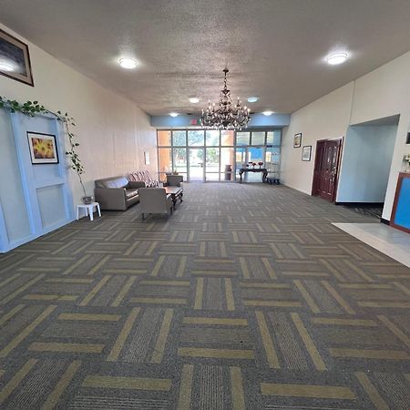 Colby Inn And Suites Extérieur photo