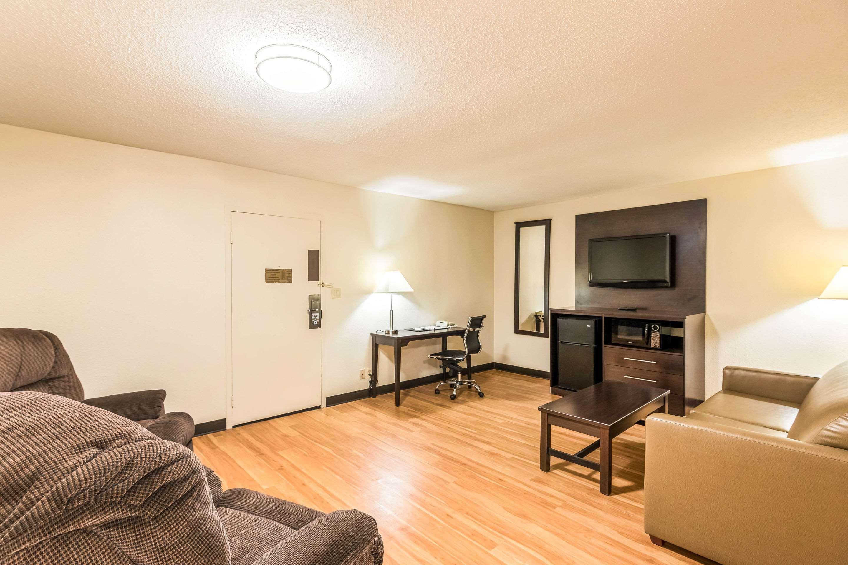 Colby Inn And Suites Extérieur photo