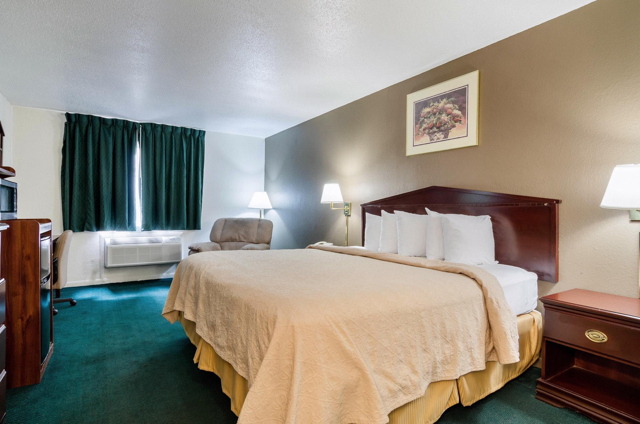 Colby Inn And Suites Extérieur photo