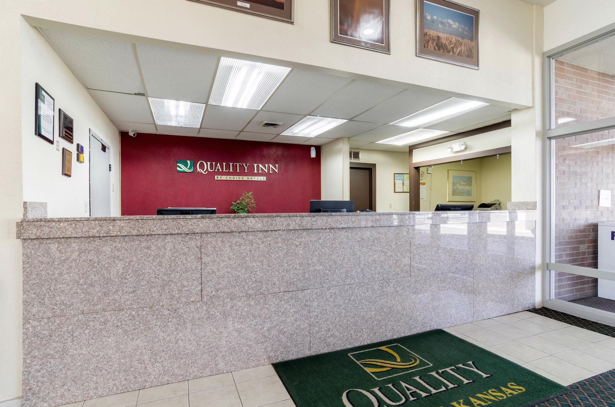 Colby Inn And Suites Extérieur photo
