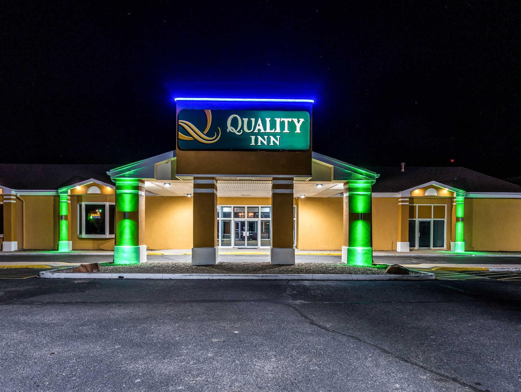 Colby Inn And Suites Extérieur photo