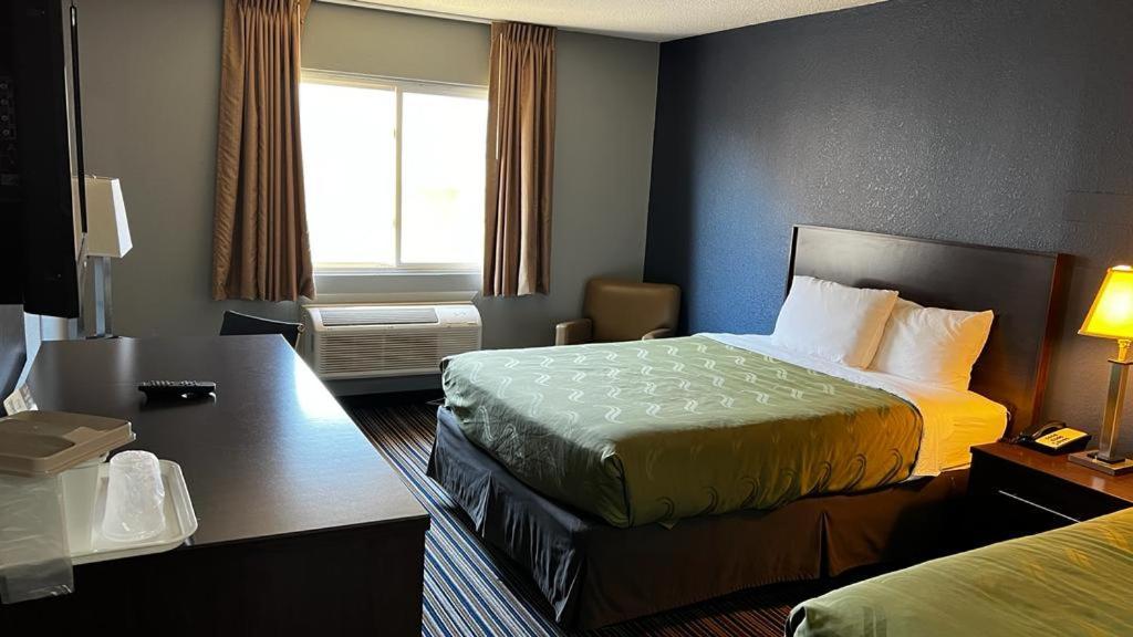 Colby Inn And Suites Extérieur photo