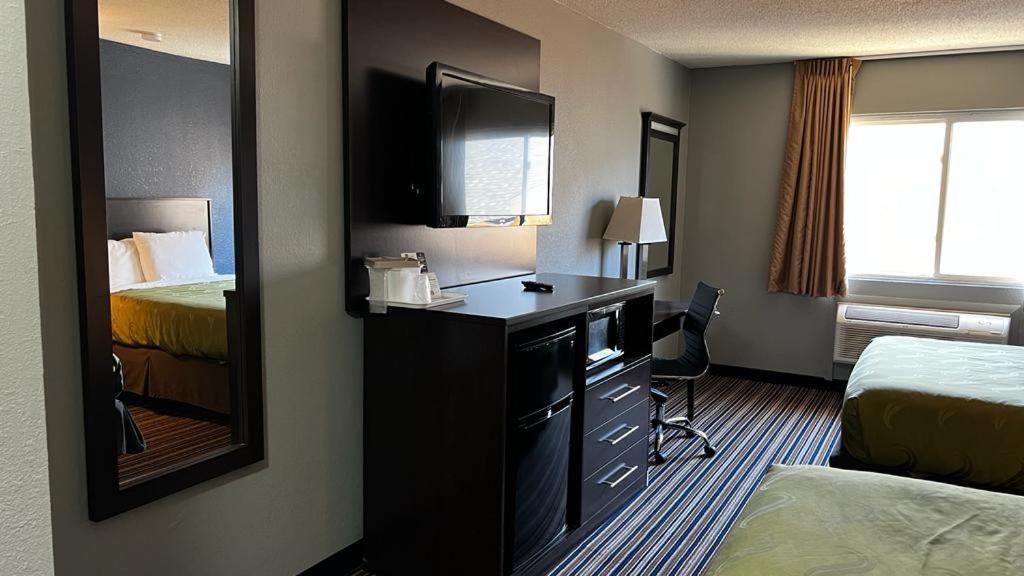 Colby Inn And Suites Extérieur photo