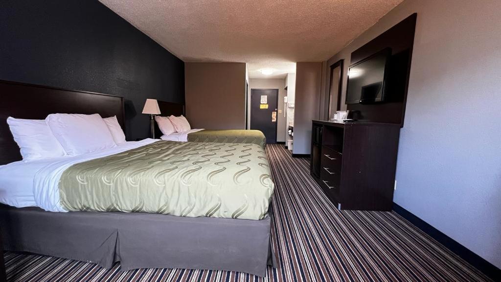 Colby Inn And Suites Extérieur photo