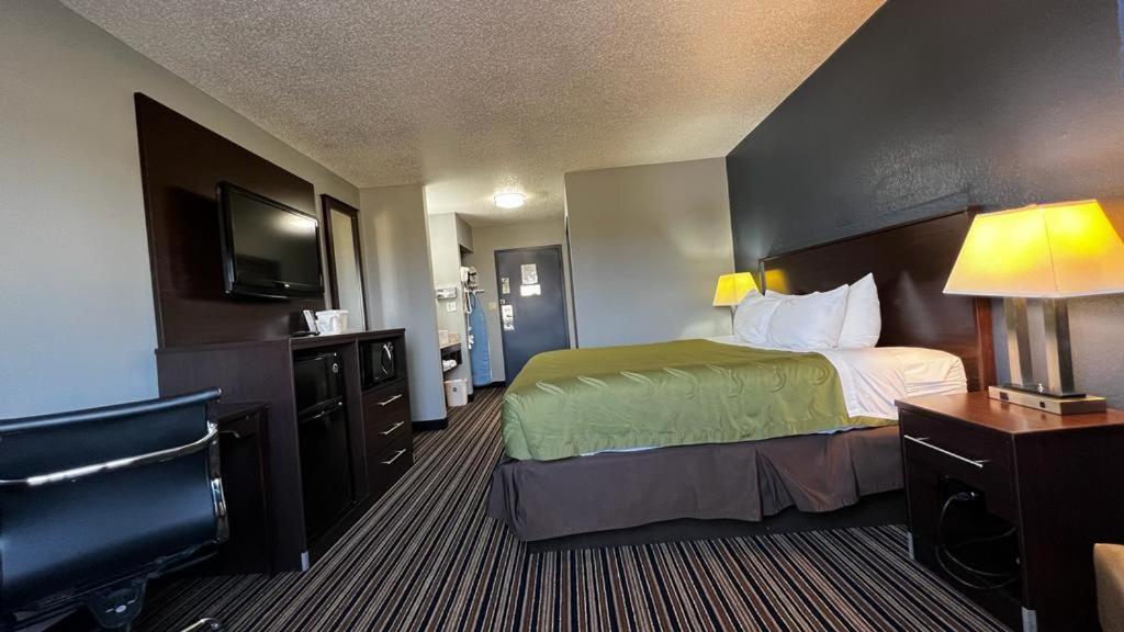 Colby Inn And Suites Extérieur photo