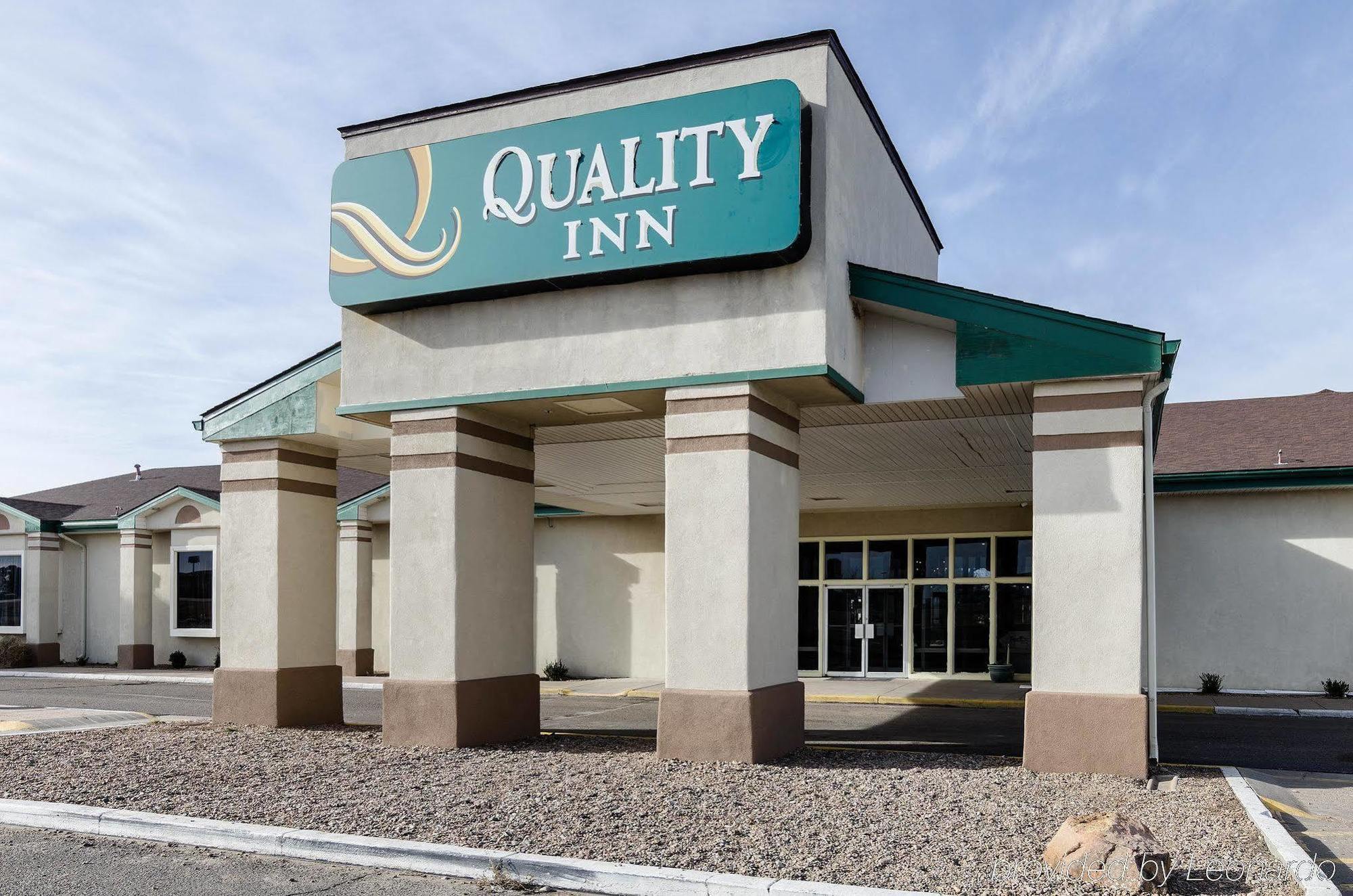 Colby Inn And Suites Extérieur photo