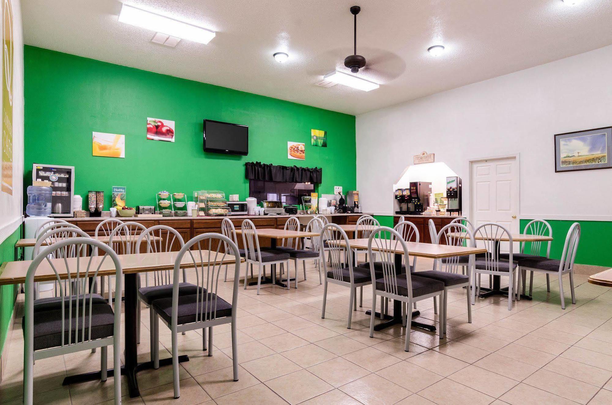 Colby Inn And Suites Extérieur photo