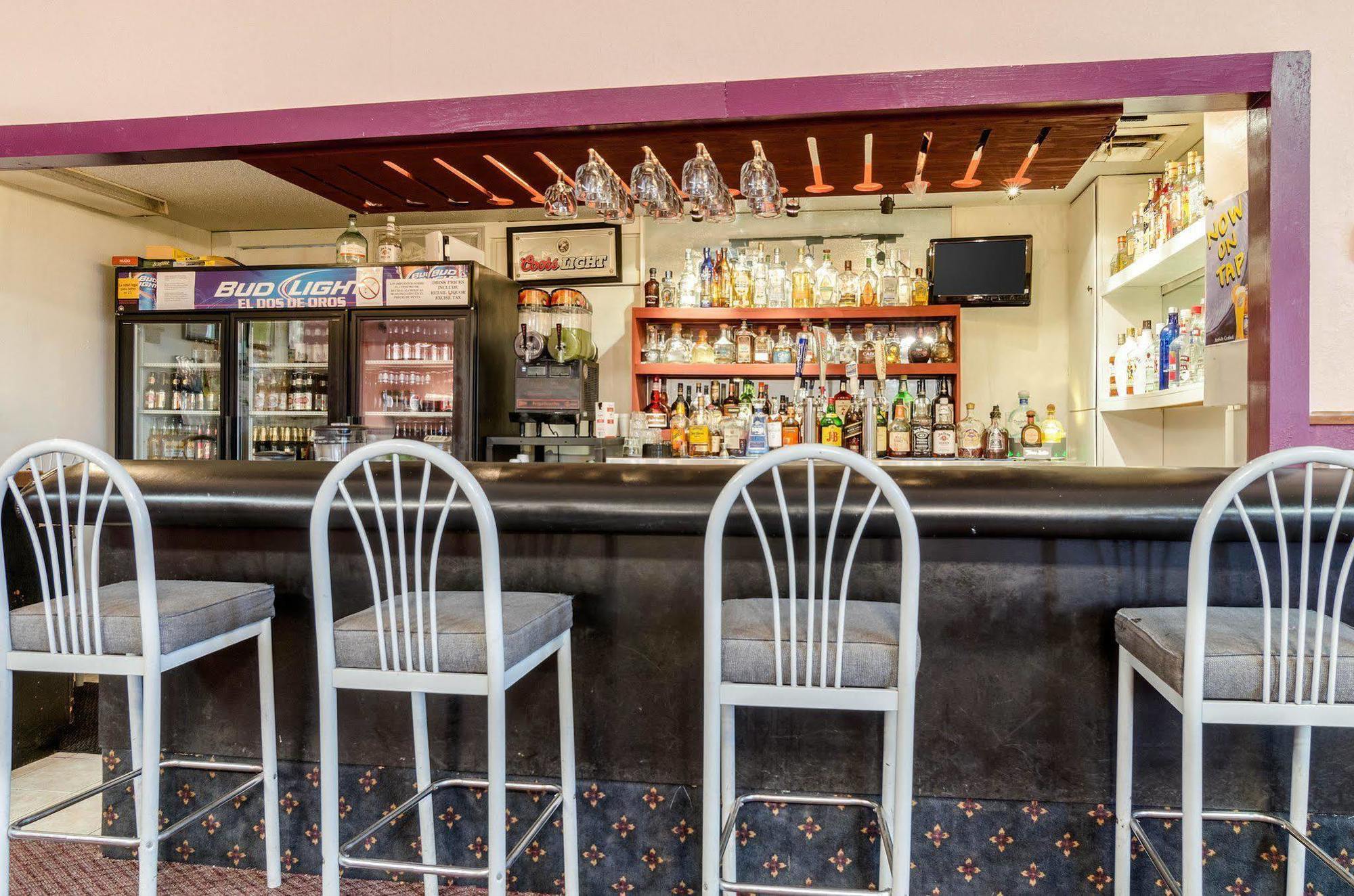 Colby Inn And Suites Extérieur photo